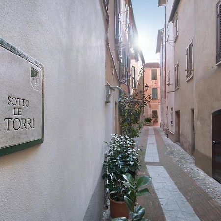 B&B Sotto Le Torri อัลเบงกา ภายนอก รูปภาพ