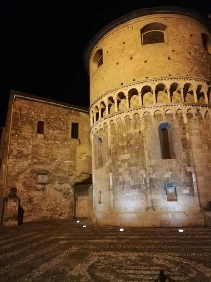 B&B Sotto Le Torri อัลเบงกา ภายนอก รูปภาพ